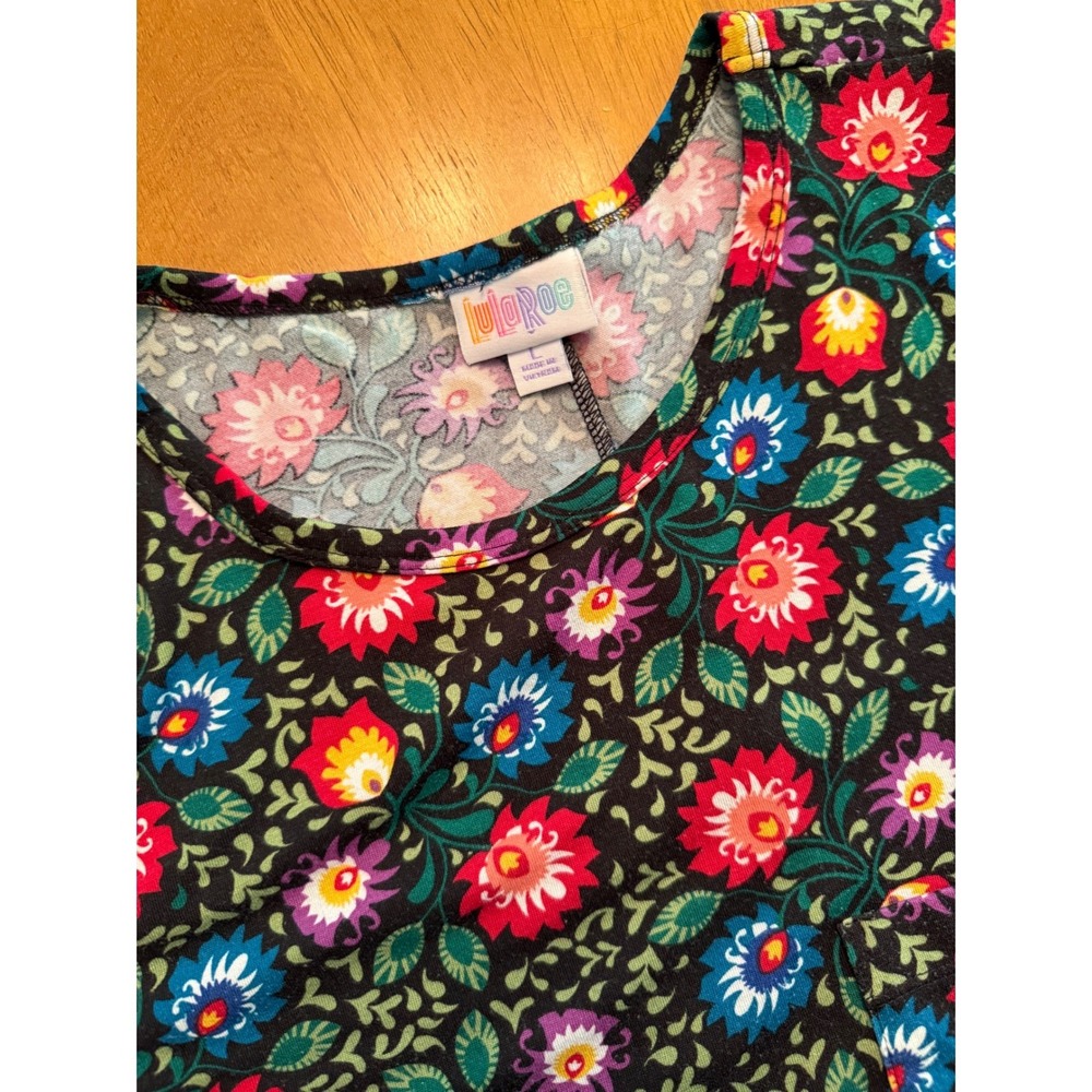 LuLaRoe Christy Pocket Tee Womens Large Black Floral Folk Art Short Sleeve Shirt